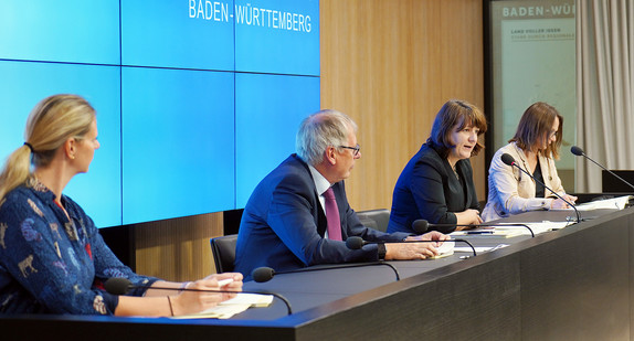 Finanzstaatssekretärin Splett stellt die Bilanz der Steuerverwaltung in Baden-Württemberg 2021 vor.