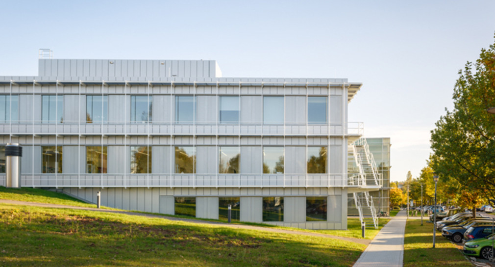 Das multifunktionale Praktikums- und Laborgebäude für die Biochemie und für die Technische Biologie an der Universität Stuttgart. 