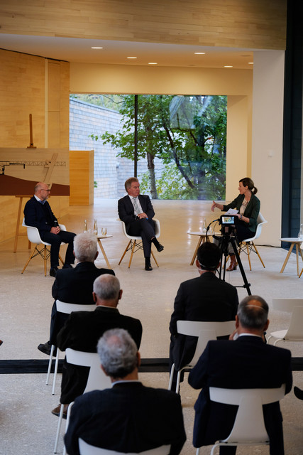 Talkrunde während der Veranstaltung mit Verkehrsminister Winfried Hermann (links) und Umweltminister Franz Untersteller. Rechts: Moderatorin Dr. Denise Burgert / Foto: Achim Birnbaum