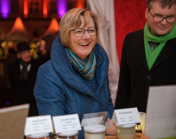 Schlösser und Gärten Finanzministerin besucht Schlossweihnacht in Rastatt Finanzministerin besucht Residenzschloss Rastatt und Schlossweihnacht im Ehrenhof