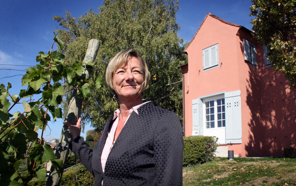 Schlösser und Gärten Finanzministerin eröffnet Fürstenhäusle in Meersburg Finanzministerin Edith Sitzmann vor dem Fürstenhäusle in Meersburg.
