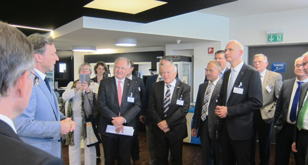 Staatssekretär Hofelich besuchte während der Delegationsreise u.a. das Mercedes-Benz-Center in Mailand.