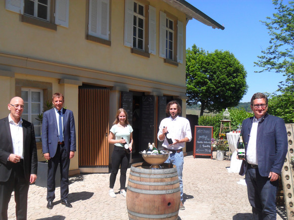 (von links nach rechts): SSG-Geschäftsführer Michael Hörrmann, Ministerialdirektor Jörg Krauss, die Bistrobetreiber Ina Fischer und Mathieu Bubeck sowie der geschäftsführende Vorstand der Collegium Wirtemberg e.G. Martin Kurrle