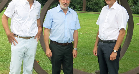 Kurator Dr. Werner Esser, Nürtingens Oberbürgermeister Otmar Heirich und Ministerialdirektor Jörg Krauss beim dritten Sommerfest der Stiftung Domnick.