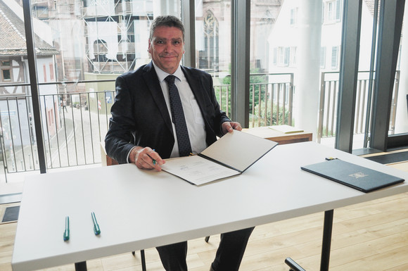 Kulturliegenschaften Vertragsunterzeichnung ehemaliges Augustinerchorherrenstift Bürgermeister Andreas Schmid