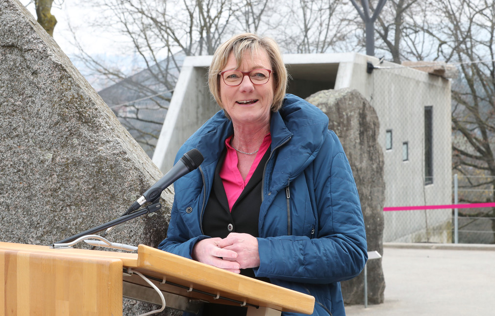 Finanzministerin Edith Sitzmann spricht bei der Eröffnung der Schneeleopardenanlage in der Wilhelma.
