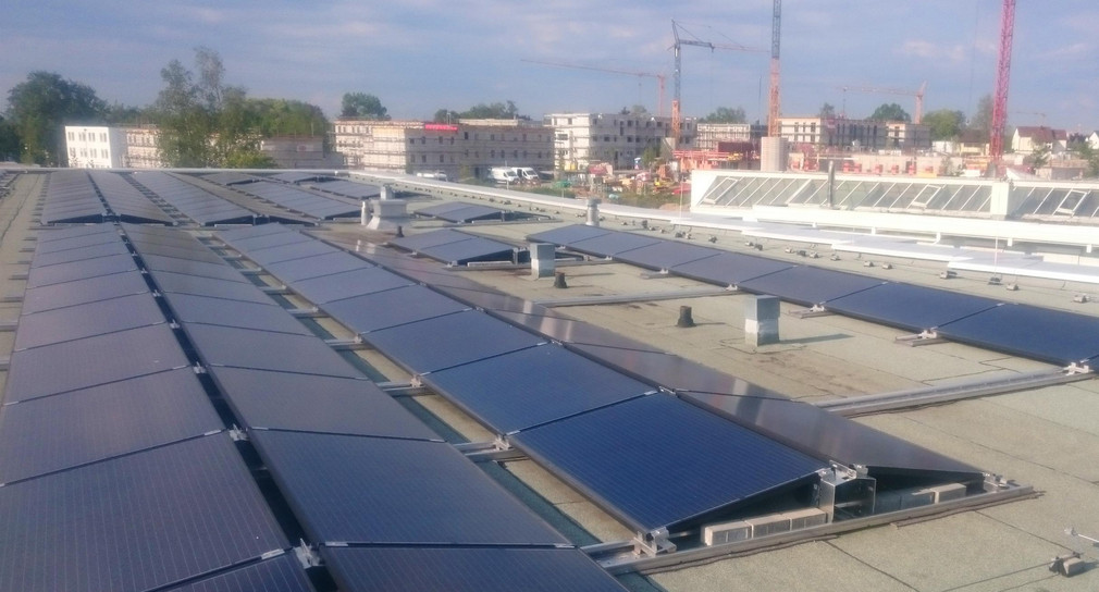 Neue Photovoltaikanlage auf dem Dach der DHBW Villingen-Schwenningen