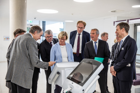 Finanzministerin Edith Sitzmann bei der Übergabe des Interdisziplinären Tumorzentrums des Universitätsklinikums Freiburg. Foto: Britt Schilling / Universitätsklinikum Freiburg