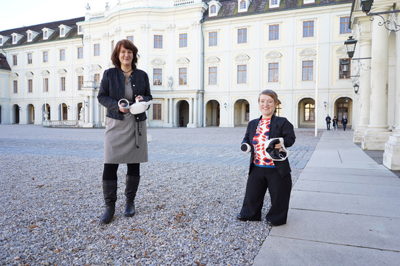  Simone Fischer, Beauftragte der Landesregierung für die Belange von Menschen mit Behinderungen und Finanzstaatssekretärin Gisela Splett