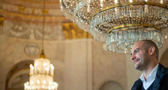 Finanzminister Danyal Bayaz beim Besuch im Schloss Ludwigsburg / Foto: Reiner Pfisterer