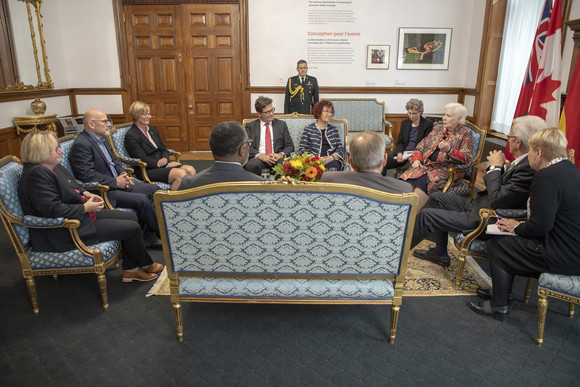Delegationsreise Informationsreise in die USA und Kanada Gesprächsrunde der Delegation mit Her Honour the Honourable Elizabeth Dowdeswell, Governor der Provinz Ontario