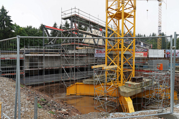 Eine der Herausforderungen der Baustelle: Am Ruhestein sind keine Standflächen an den benötigten Positionen vorhanden, die man beispielsweise für die Kranen nutzen konnte. 