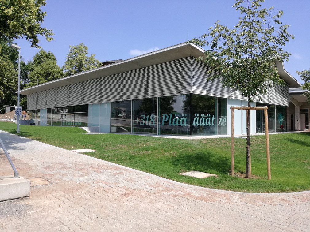 Der Erweiterungsbau der Mensa der Universität Hohenheim in der Außenansicht