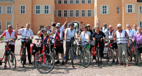 Finanzstaatssekretärin Gisela Splett bei der Schlösser-Radtour (Gruppenbild)