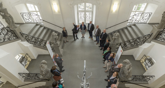 Die baden-württembergische Finanzministerin Edith Sitzmann besucht im Rahmen der Schlösserreise 2016 das Neue Schloss mit Teehäuschen, das Fürstenhäusle und das Staatsweingut Meersburg.