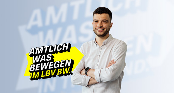 Lächelnder Mann im hellen Hemd im Vordergrund, steht für die Arbeit im LBV BW.