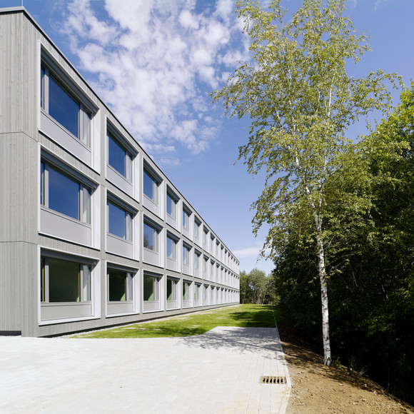 Südansicht des neuen Hörsaal- und Bürogebäudes / Foto: wolframjanzerarchitekturbilder