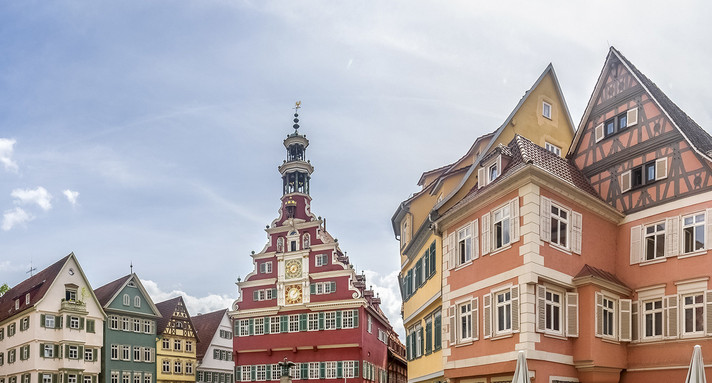 Rathaus und Kirche der Stadt Esslingen am Neckar. Bild: ©pure-life-pictures - stock.adobe.com