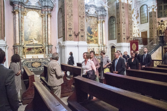 Finanzministerin Edith Sitzmann bei der Übergabe der sanierten und restaurierten Kirche.