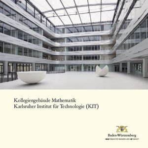 Titel der Broschüre: Kollegiengebäude Mathematik Karlsruher Institut für Technologie (KIT)
