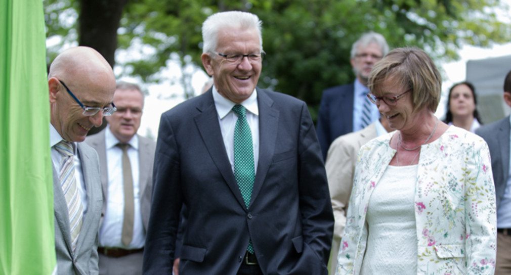 Ministerpräsident Winfried Kretschmann und Finanzministerin Edith Sitzmann beim Sommerfest der Stiftung Domnick.