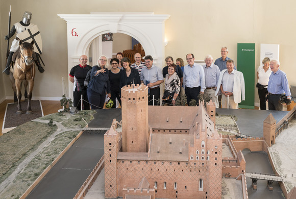 Schlösser und Gärten Radtour mit Staatssekretärin Splett und dem ADFC Führung durch das Deutschordensmuseum