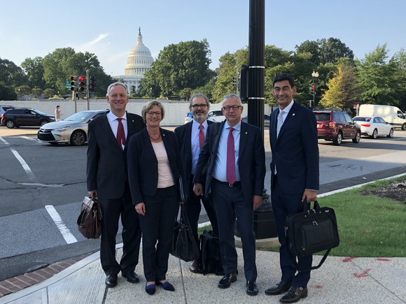Delegationsreise Informationsreise in die USA und Kanada Gruppenbild der Delegation nach dem Gespräch beim US-Finanzministerium.