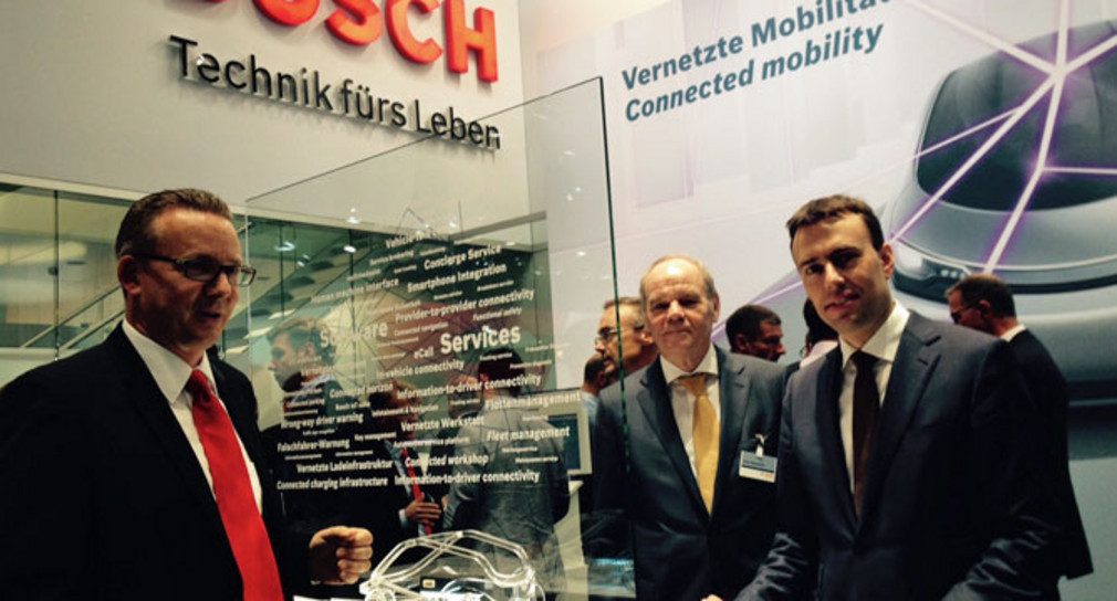 Messebesuch Wirtschaftsminister Schmid besucht die 66. Internationale Automobilausstellung IAA 2015 in Frankfurt Minister Schmid besuchte am 17. September 2015 verschiedene baden-württembergische Aussteller auf der Internationalen Automobilausstellung IAA in Frankfurt.