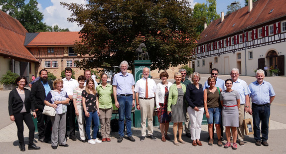 Gisela Splett, Staatssekretärin im Ministerium für Finanzen, und Friedlinde Gurr-Hirsch MdL, Staatssekretärin im Ministerium für Ländlichen Raum und Verbraucherschutz besuchen Gestütshof Marbach (Gruppenbild).