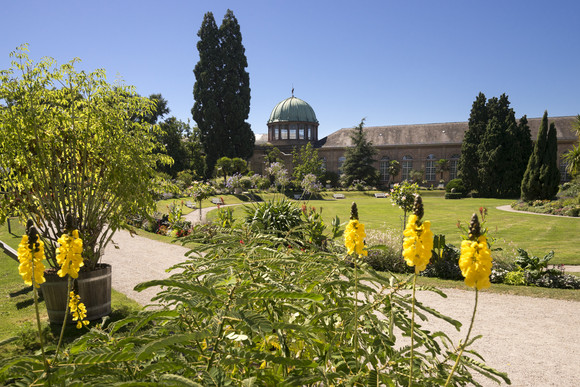 Schlösser und Gärten Schlösserreise nach Rastatt und Karlsruhe taatssekretärin Dr. Gisela Splett besucht im Rahmen der Schlösserreise 2016 den Botanischen Garten.