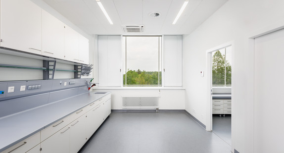 Das multifunktionale Praktikums- und Laborgebäude für die Biochemie und für die Technische Biologie an der Universität Stuttgart. 