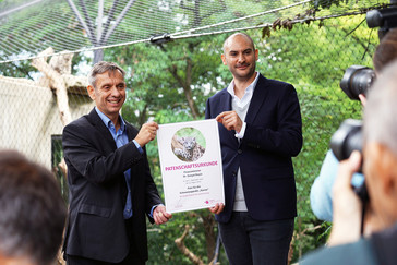 Finanzminister Dr. Bayaz übernimmt Patenschaft für Schneeleoparden-Jungtier in der Wilhelma / Foto: Ministerium für Finanzen Baden-Württemberg