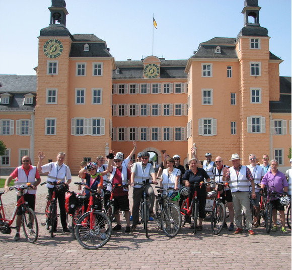 Schlösser und Gärten Zweite Schlösser-Radtour mit Staatssekretärin Splett Finanzstaatssekretärin Gisela Splett auf Schlösser-Radtour