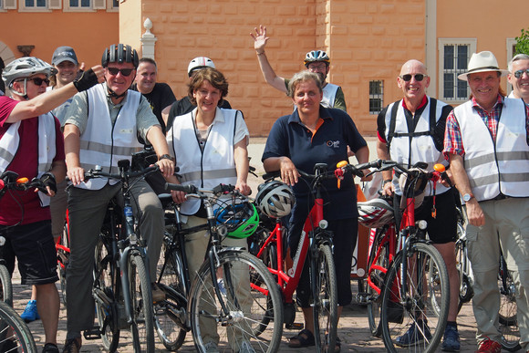 Schlösser und Gärten Zweite Schlösser-Radtour mit Staatssekretärin Splett Finanzstaatssekretärin Gisela Splett auf Schlösser-Radtour