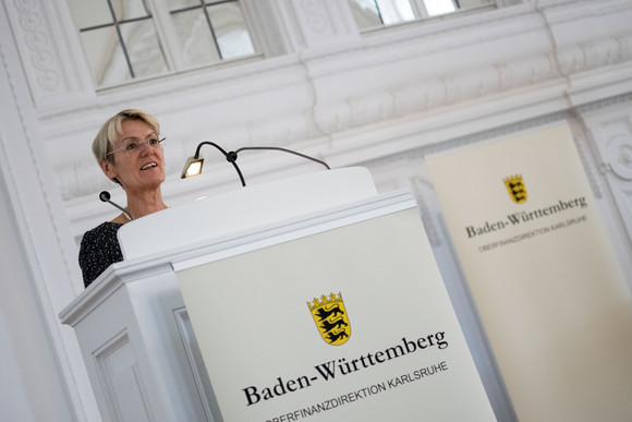 Mittlerer Dienst Auszubildende feiern Abschluss Abschlussfeier 2017 des mittleren Dienstes der Steuerverwaltung