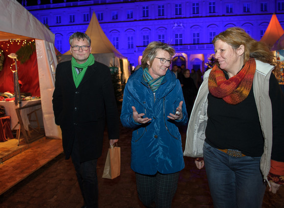 Schlösser und Gärten Finanzministerin besucht Schlossweihnacht in Rastatt Finanzministerin besucht Residenzschloss Rastatt und Schlossweihnacht im Ehrenhof