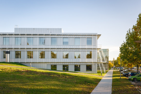 Das multifunktionale Praktikums- und Laborgebäude für die Biochemie und für die Technische Biologie an der Universität Stuttgart. 