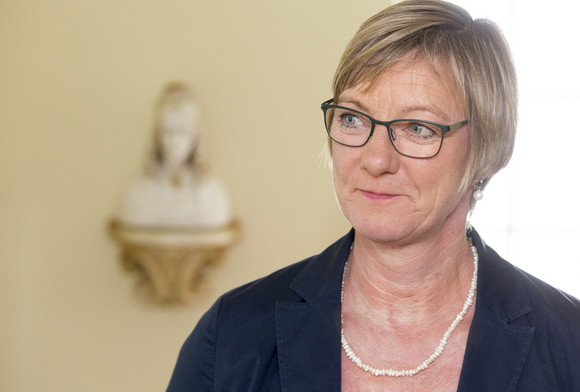 Die baden-württembergische Finanzministerin Edith Sitzmann besucht im Rahmen der Schlösserreise 2016 das Neue Schloss mit Teehäuschen, das Fürstenhäusle und das Staatsweingut Meersburg.