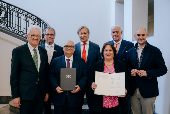 Gruppenbild anlässlich der Unterzeichnung des Solidarpakts Sport V in der Villa Reitzenstein in Stuttgart
