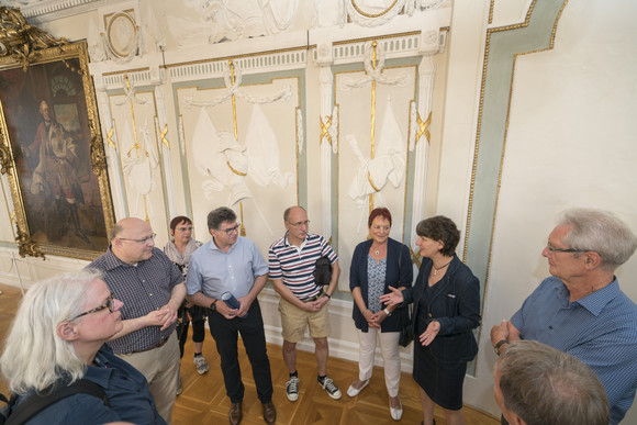 Schlösser und Gärten Radtour mit Staatssekretärin Splett und dem ADFC Schlossführung im Deutschordensschloss Bad Mergentheim