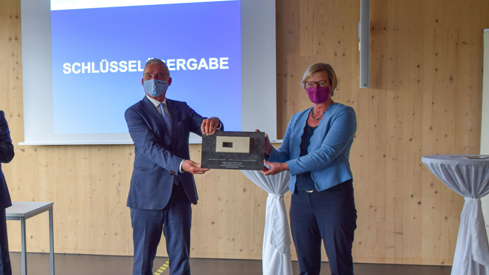 Von links nach rechts: Prorektorin Prof. Dr. Judith Hauer (HfPol), Herr Präsident Martin Schatz, Innenminister und Stellvertretender Ministerpräsident Thomas Strobl und Finanzministerin Edith Sitzmann / Foto: Wolfram Janzer, Stuttgart