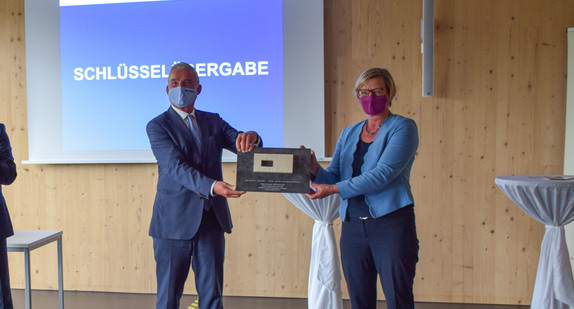 Von links nach rechts: Prorektorin Prof. Dr. Judith Hauer (HfPol), Herr Präsident Martin Schatz, Innenminister und Stellvertretender Ministerpräsident Thomas Strobl und Finanzministerin Edith Sitzmann / Foto: Wolfram Janzer, Stuttgart