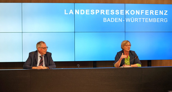 Frau Edith Sitzmann während der Pressekonferenz