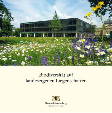 Deckblatt der Broschüre Biodiversität auf landeseigenen Liegenschaften
