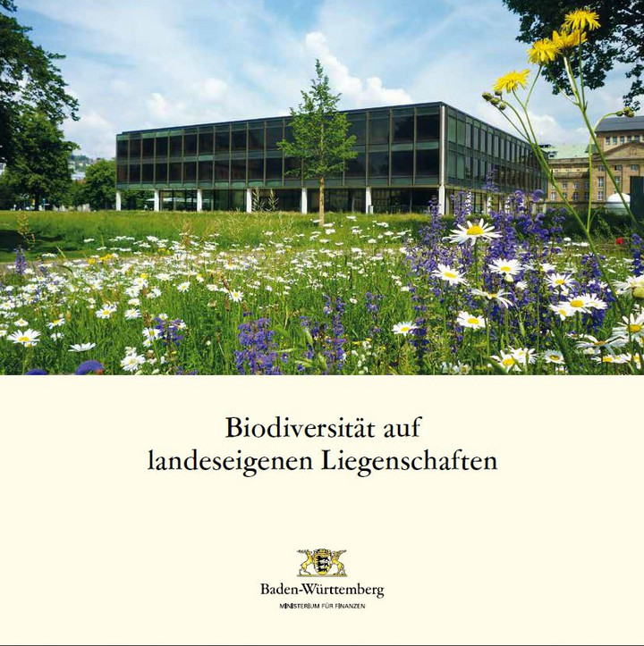 Deckblatt der Brosch&uuml;re Biodiversit&auml;t auf landeseigenen Liegenschaften