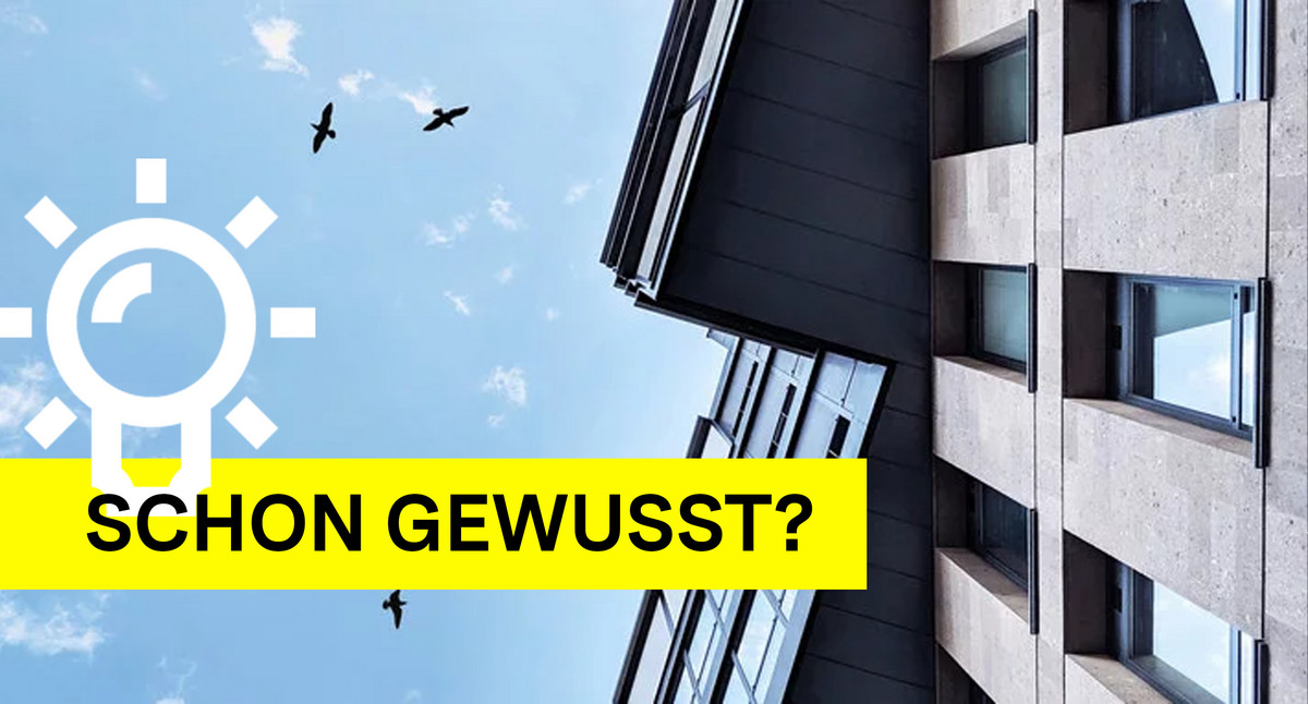 Hohes Gebäude mit Schriftzug: Schon gewusst?