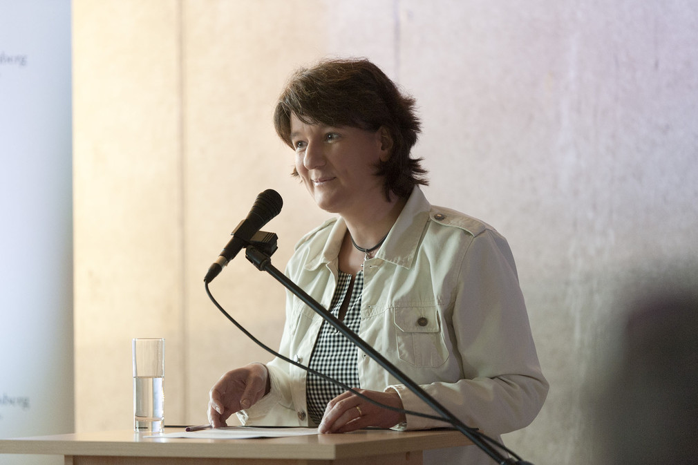 Finanzstaatssekretärin Gisela Splett beim Richtfest zum Neubau des Prozessgebäudes für das Oberlandesgericht Stuttgart in Stammheim.
