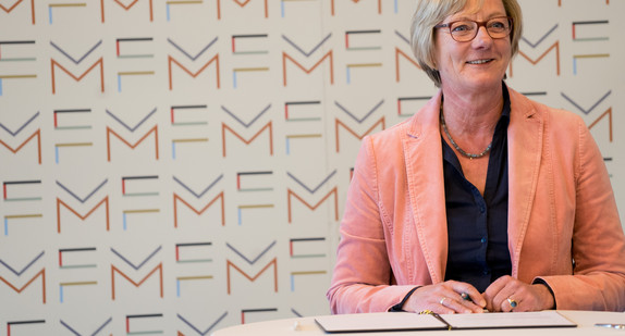 Finanzministerin Edith Sitzmann während der Vertragsunterzeichnung / Foto: Ministerium für Finanzen Baden-Württemberg