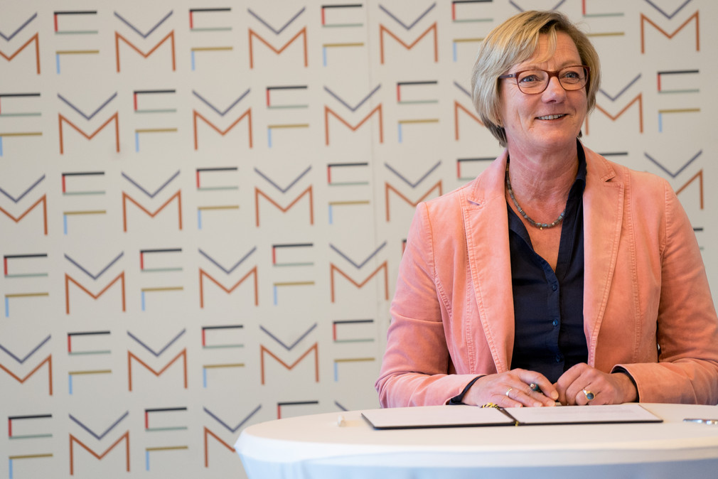 Finanzministerin Edith Sitzmann während der Vertragsunterzeichnung / Foto: Ministerium für Finanzen Baden-Württemberg