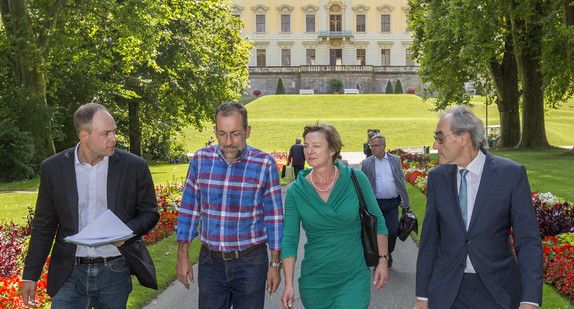 Die baden-württembergische Finanzministerin Edith Sitzmann besucht im Rahmen der Schlösserreise 2016 das Schloss Favorite in Ludwigsburg und das Schloss Solitude in Stuttgart.